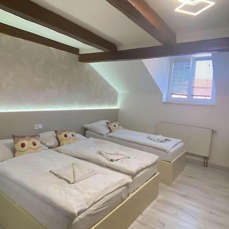 Hotel U Radnice As As Bagian luar foto